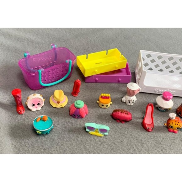 Shopkins Miniature Figures & Accessories Lot - Moose Toys - Picture 6 of 7